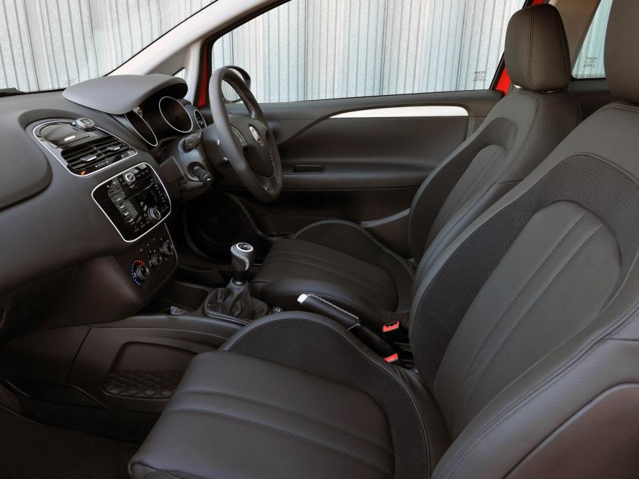  Fiat Punto Evo 3-Door 2010 года  (UK) (фото 2 из 16)
